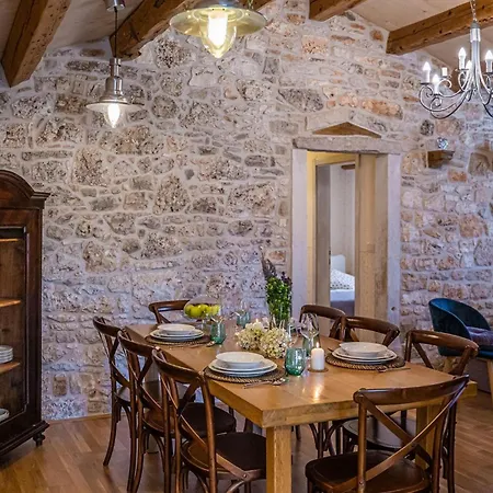Nyaraló Grandi Grandići